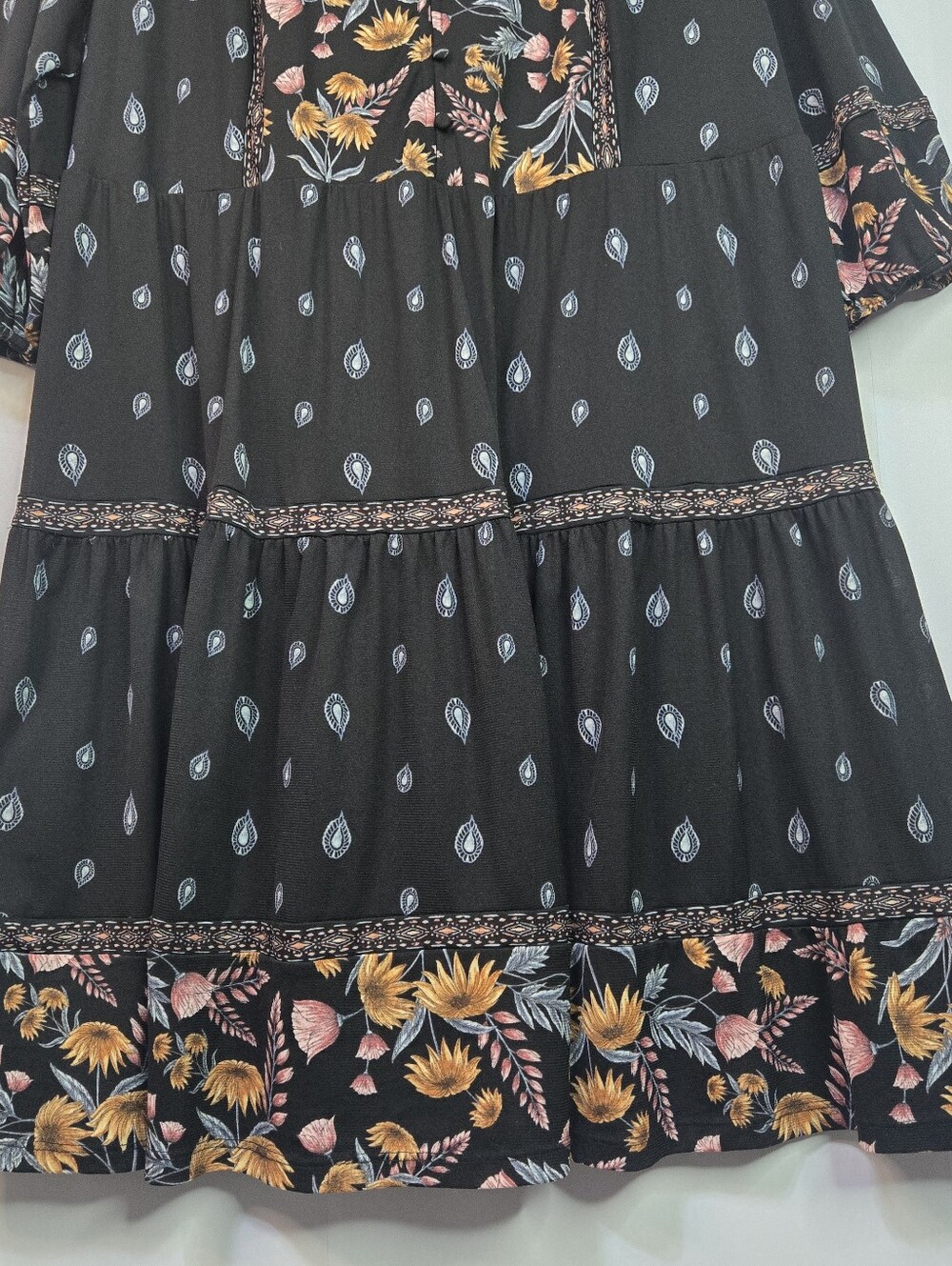STYLE & CO Size 2X Black Floral Tiered 3/4 Sleeve V-neck Dress,  Covered Buttons - Picture 6 of 12